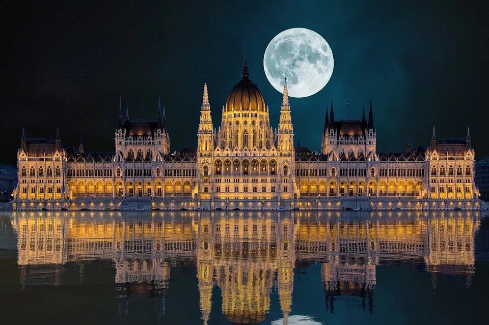 Здание венгерского парламента фото YugNash.ru