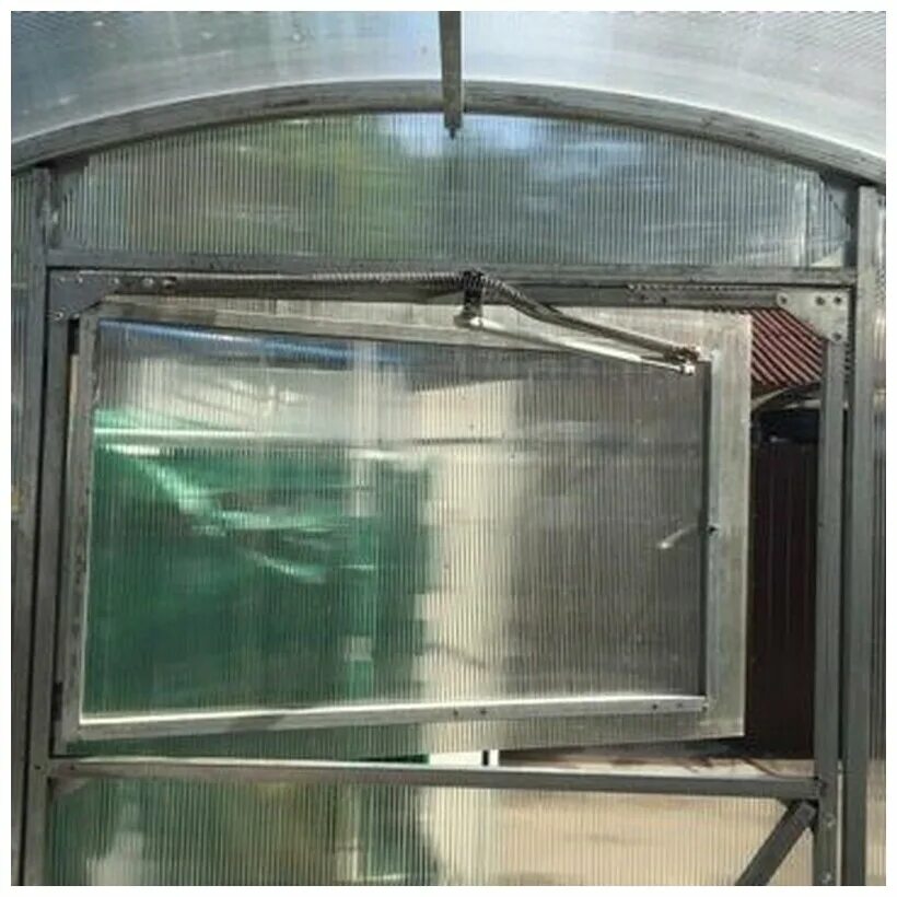 Теплица двери и форточки. Форточка для проветривания теплицы "дачная 2 дум". Теплица двери и форточки. Форточка в теплице из поликарбоната. Теплица из поликарбоната.