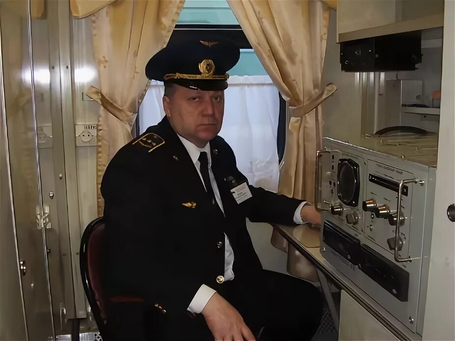 фирменный поезд вятка киров. фирменный начальник. чудовский василий начальник поезда. начальник поезда иван боцман. ржд начальник поезда вятка форма.