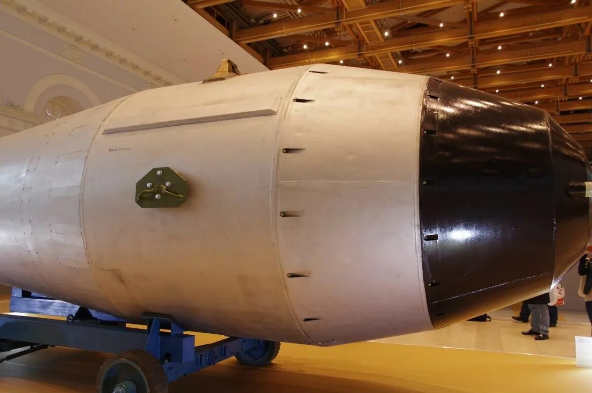 Водородная бомба в россии. Термоядерная Авиационная бомба ан602. Царь-бомба (ан602) – 58 мегатонн. Ан602 царь-бомба Курчатов. Царь-бомба ан602 58 мегатонн СССР.