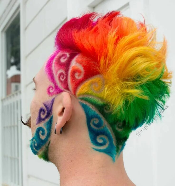 Яркий затылок. Радужные волосы мужские. Разноцветная мужская прическа. Цветные волосы мужские. Цветное окрашивание волос для мальчиков.