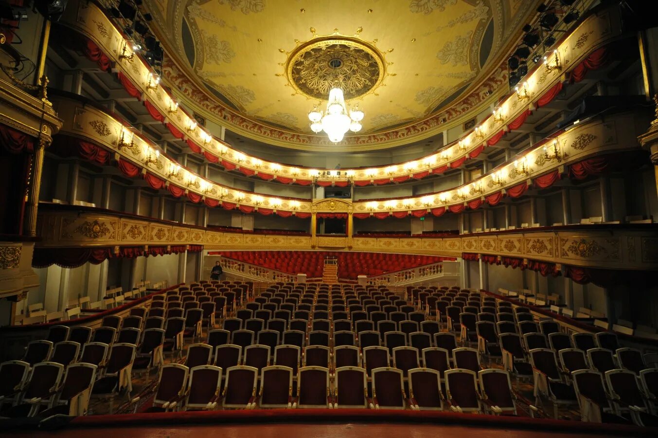 малый театр в москве. государственный академический малый театр россии. малый театр бове. московский академический малый театр. московский малый театр.