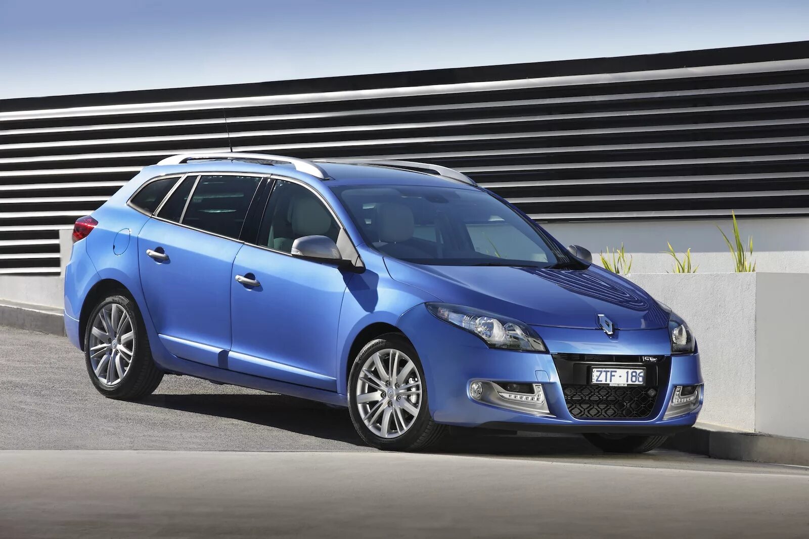 рено меган белый 2008. рено меган 3 2013. рено меган 3 хэтчбек 1. рено меган 2011 хэтчбек. Renault megane 2011 хэтчбек.