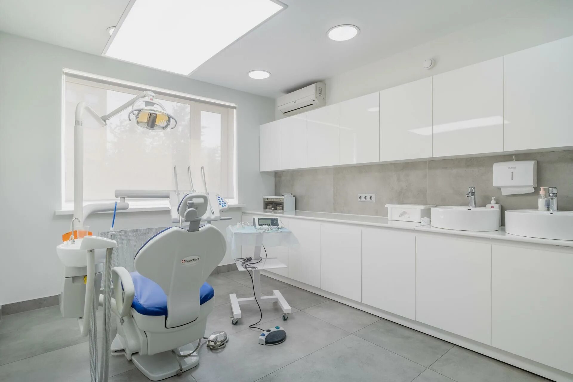 La prima clinica краснодар. Elim dental clinic. Sg clinic. White dental clinic самара. Интерьер стоматологического кабинета.