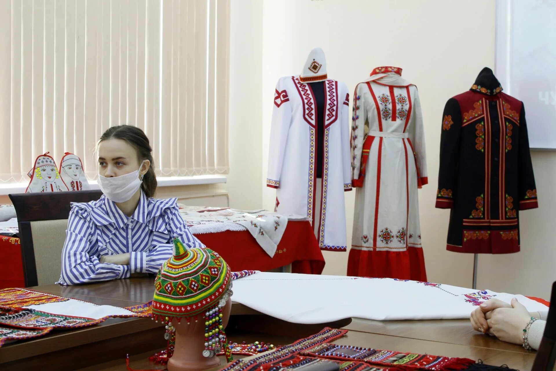 Выставка народных ремесел. Чувашский узор кеске. Выставка чувашской вышивки. Чуваши выставка. Музей чувашской культуры.