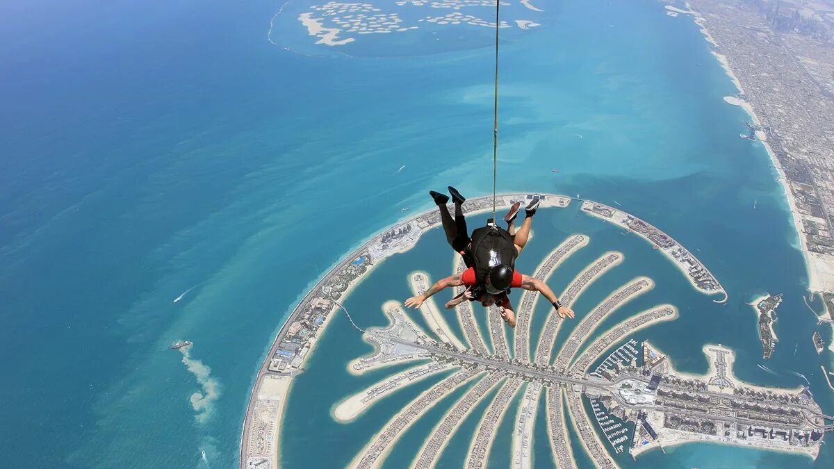 Man made world. Скайдайв Дубай. Скайдайв Дубай Skydive Dubai. Пальма Джумейра прыжок с парашютом. Прыжок с парашютом в Дубае.