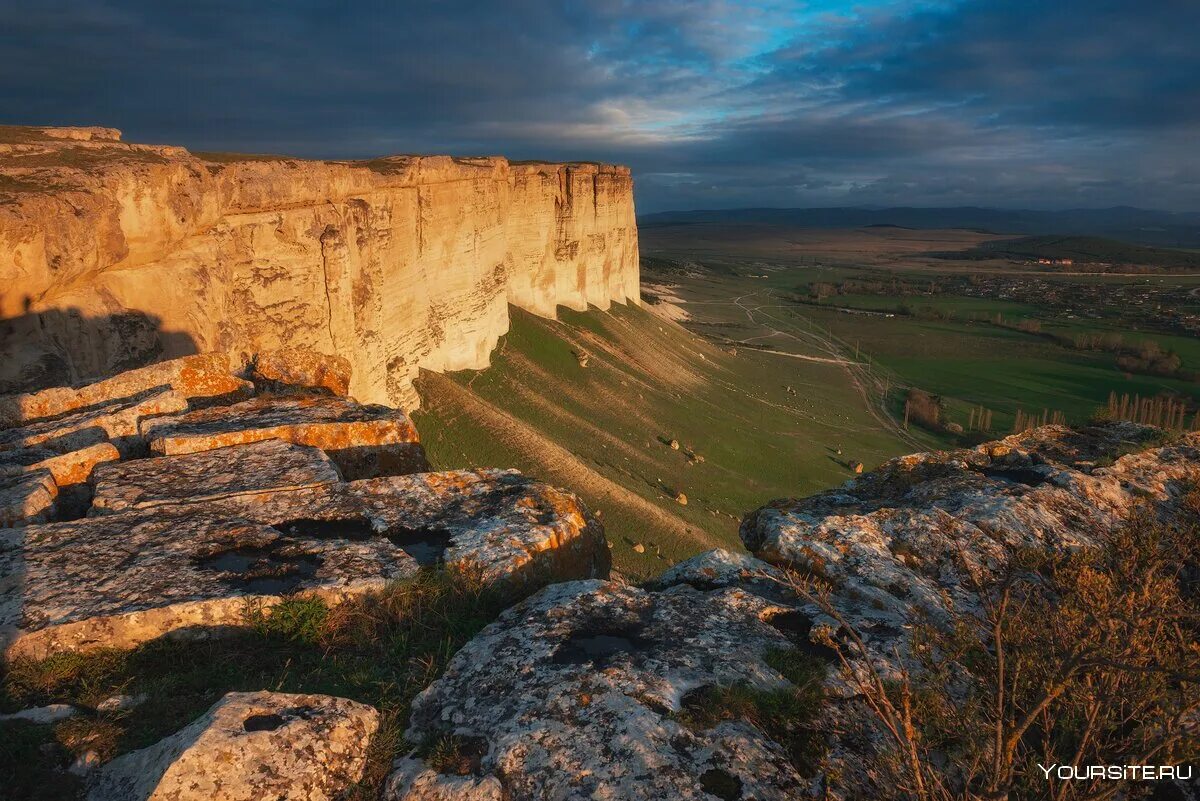 Гора АК Кая Крым. Белая скала АК-Кая. Белогорск скала АК-Кая. Белая скала Белогорск Крым.