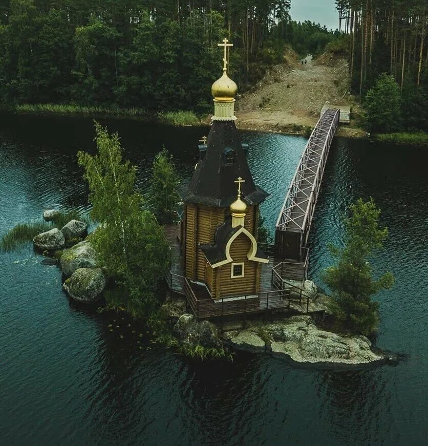 Церковь андрея первозванного фото. Храм андрея первозванного на вуоксе. Храм андрея первозванного на реке вуокса ленинградская область. Церковь андрея первозванного ленинградская область. Приозерск церковь андрея первозванного.