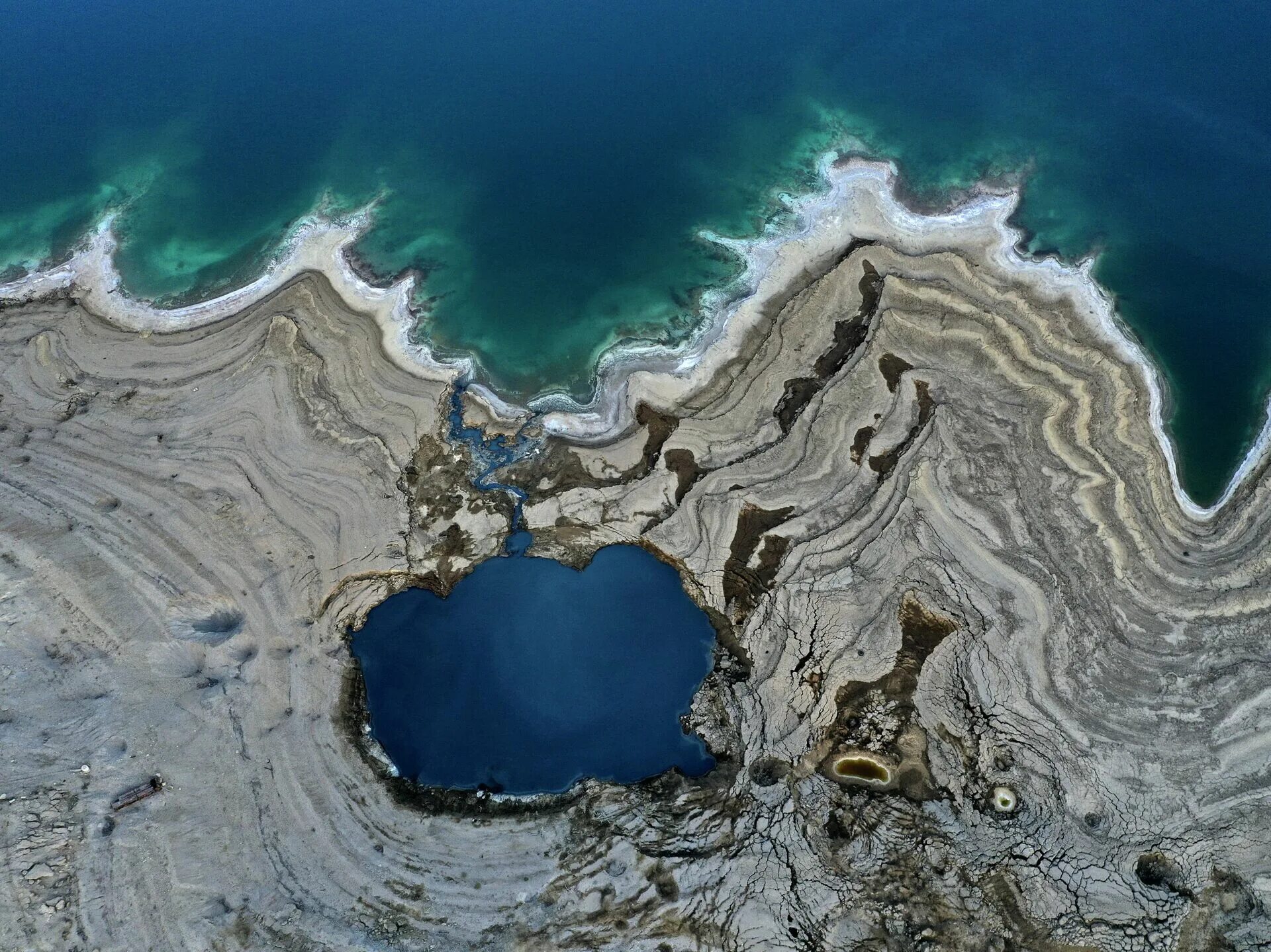 черное море со спутника. остров вульф каспийское море. черное море вид из космоса. космический снимок черного моря. космический снимок черного моря.