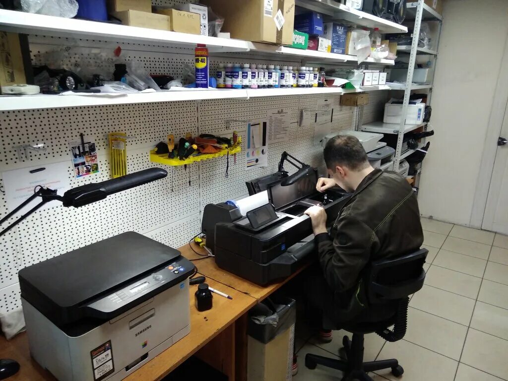 Инженер по ремонту оргтехники. Сервис по ремонту оргтехники. мастерская по ремонту оргтехники. сервисный центр оргтехники. сервисный центр по ремонту оргтехники.
