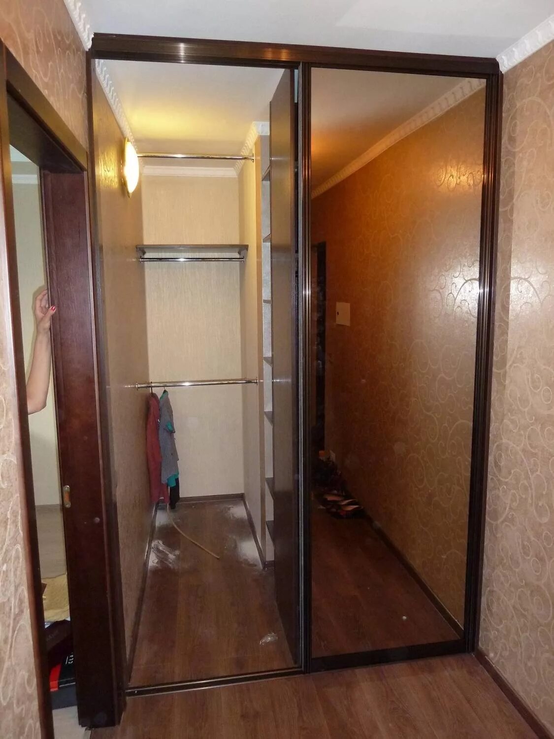 Встроенный шкаф в прихожую в хрущевке. Шкаф купе в кладовке. шкаф купе кладовка в коридоре. встроенная кладовка в прихожей. встроенный шкаф в прихожей в хрущевке.
