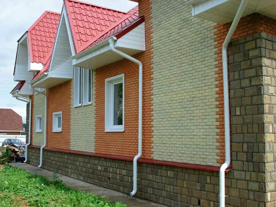 Отделка фасада плиткой. Клинкерная плитка feldhaus klinker r749nf. Клинкерная плитка для фасада. Фасадная панель kmew nh4055. Отделка кирпичного дома.