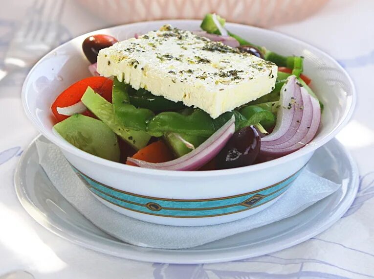 Кухня греции. Греческая кухня национальные блюда. Греческий стол. Национальное блюдо греции. Греция родос сантурина крит.