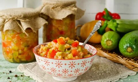 Как приготовить салат на зиму с рисом