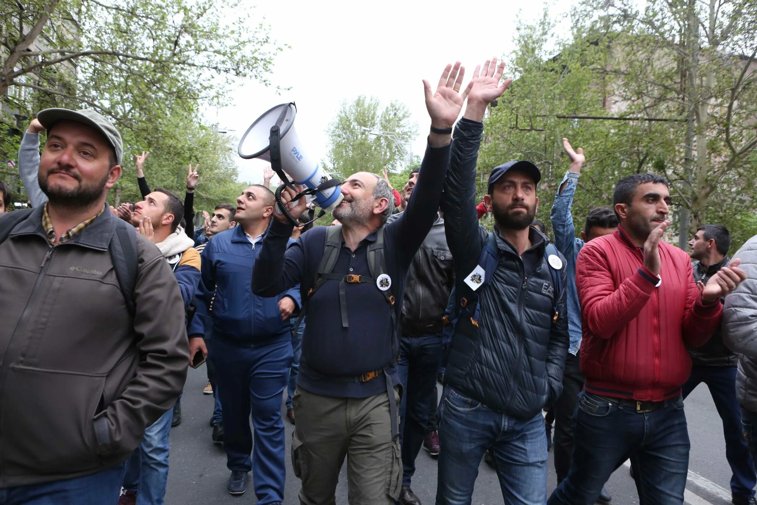 Никол Пашинян на митинге. Никол Пашинян бархатная революция. Митинги в Армении. Последние новости в армении на сегодняшний день