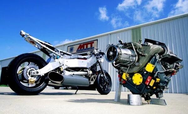 Мотор харлей дэвидсон. Lazareth lm847. 48 цилиндровый кавасаки. Ямаха в твин. Четырехцилиндровый мотоцикл урал.