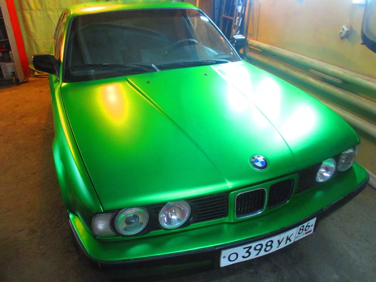 BMW e34 зеленый матовый. БМВ е34 зеленая. BMW e34 зелёный металлик. БМВ е34 зеленый металлик.