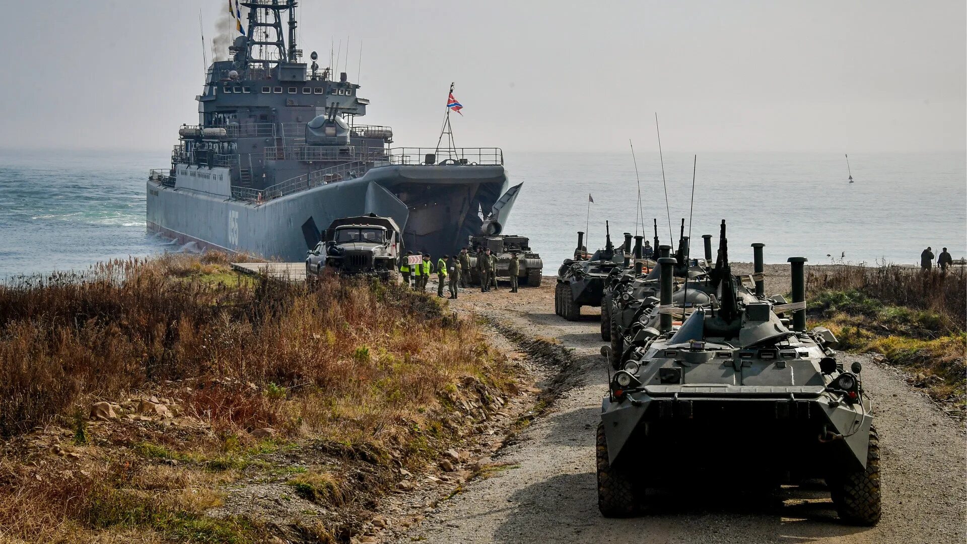 БДК И морская пехота. Военные учения ТОФ 2018. Высадка морского десанта в Крыму. Учения Восток 2018 морская пехота.