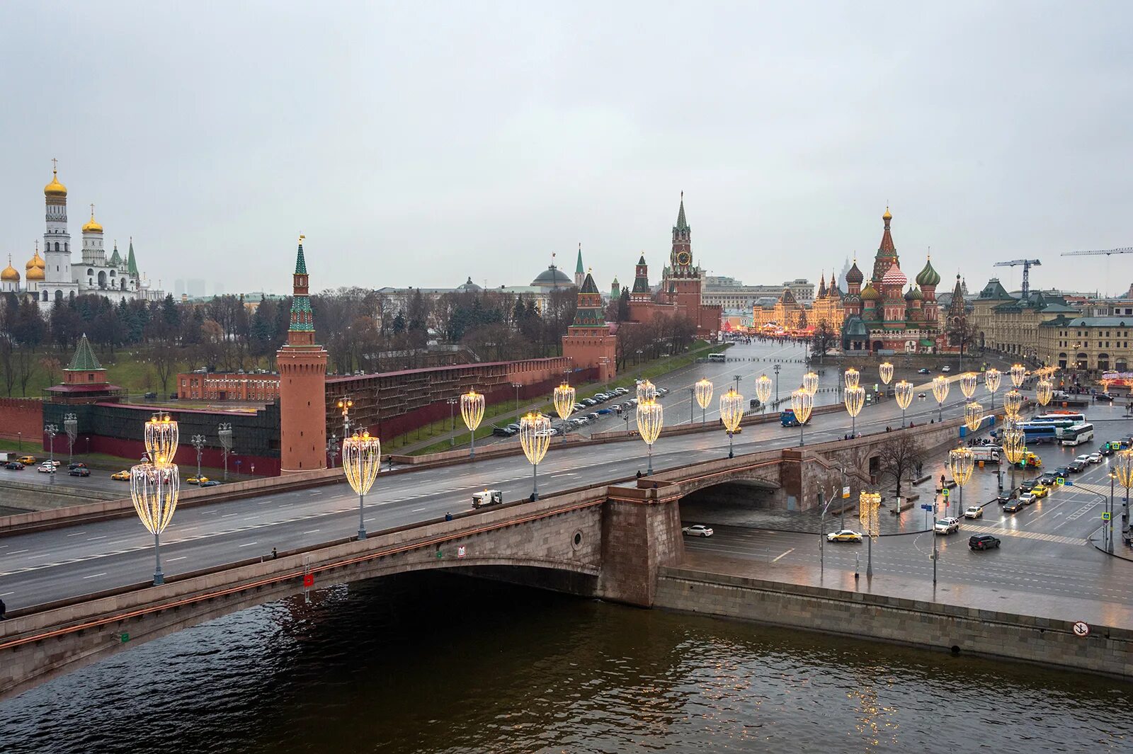 Большой каменный мост в москве. Большой москворецкий мост в москве пешеходная зона. 09. Большой каменный мост в москве ночью. Смотровая площадка на большом каменном мосту.
