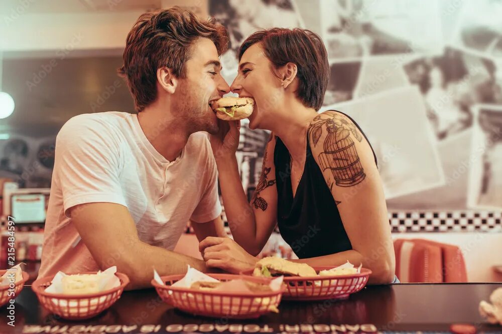 Девушка перекус. Eating dreams. Зависимость от еды. Eating dreams. Eating dreams.