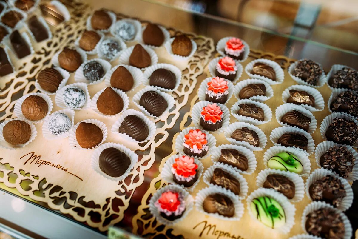 крем брюле хелла торт. пекарня марципан воронеж. кондитерская тортьяна липецк. торт лента. торты воронеж адреса.