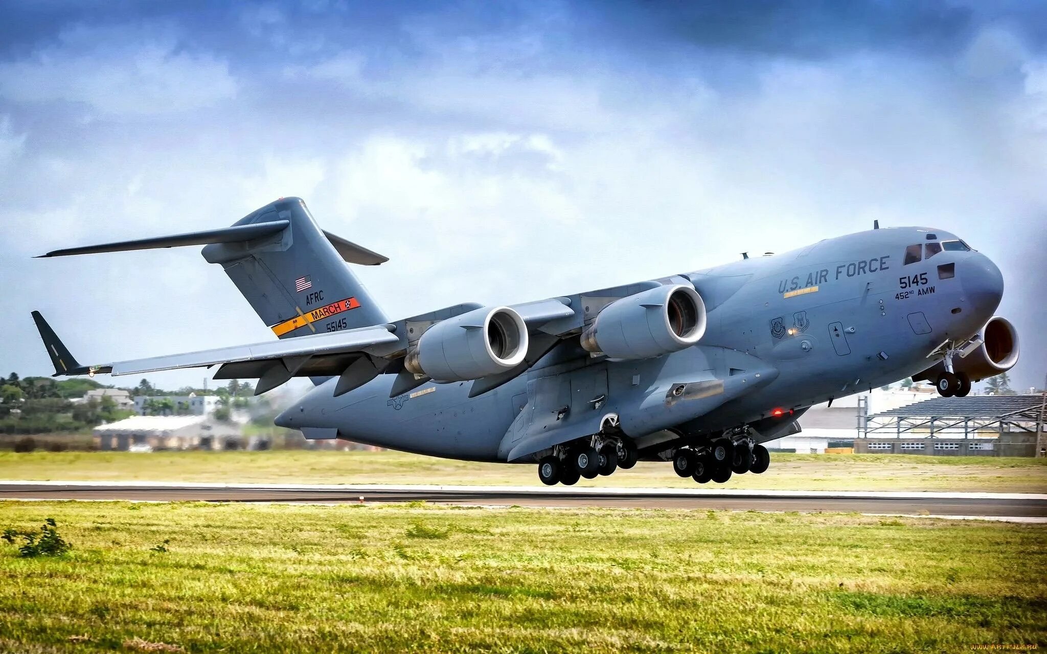 C17a самолет. Самолет c-17 globemaster iii. boeing c-17 globemaster iii военно-транспортные самолёты. транспортный самолет c-17a globemaster iii. американский грузовой самолет c17 globemaster.