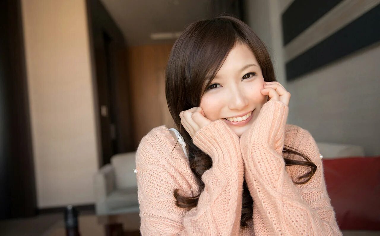 He s cute перевод. He's very cute перевод на русский. How old is chuckles. You cute перевод. He s cute перевод.