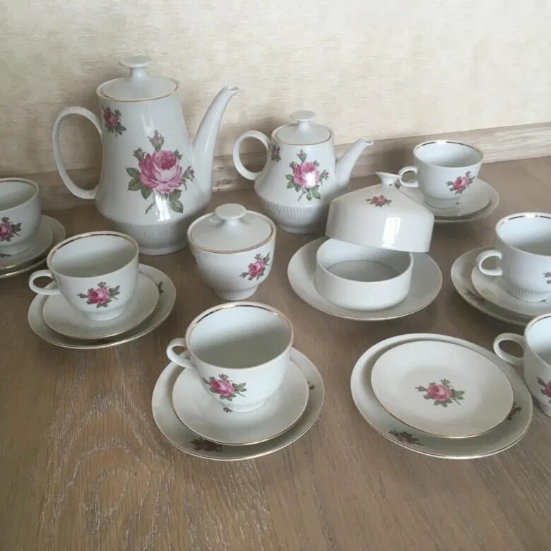 Кахла фарфор мадонна. Столовый сервиз беккер премиум гдр. Делфтские цветы kahla сервиз. Чайный сервиз фарфор гдр. Чайный сервиз jlmenau гдр.