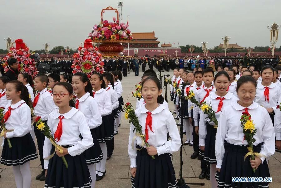 4 6 апреля праздник в китае. 1 Мая в Китае. День знаний в Китае. День труда в Китае. Первое мая в Китае.