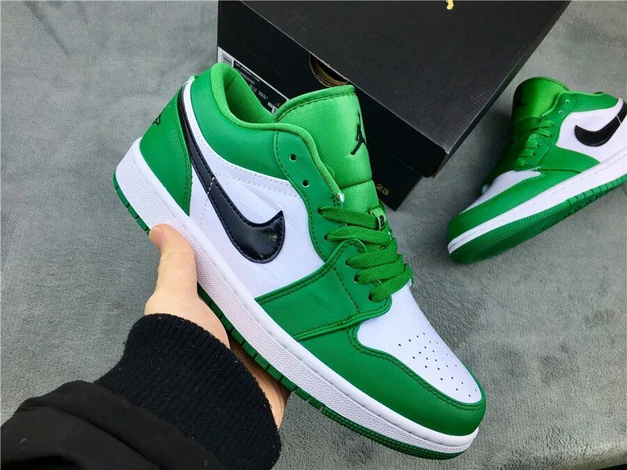 Jordan 1 low оригинал. Nike Air Jordan 1 Low Green. Nike Air Jordan 1 Low Pine Green. Air Jordan 1 Low. Nike Air Jordan 1 Low зеленые.