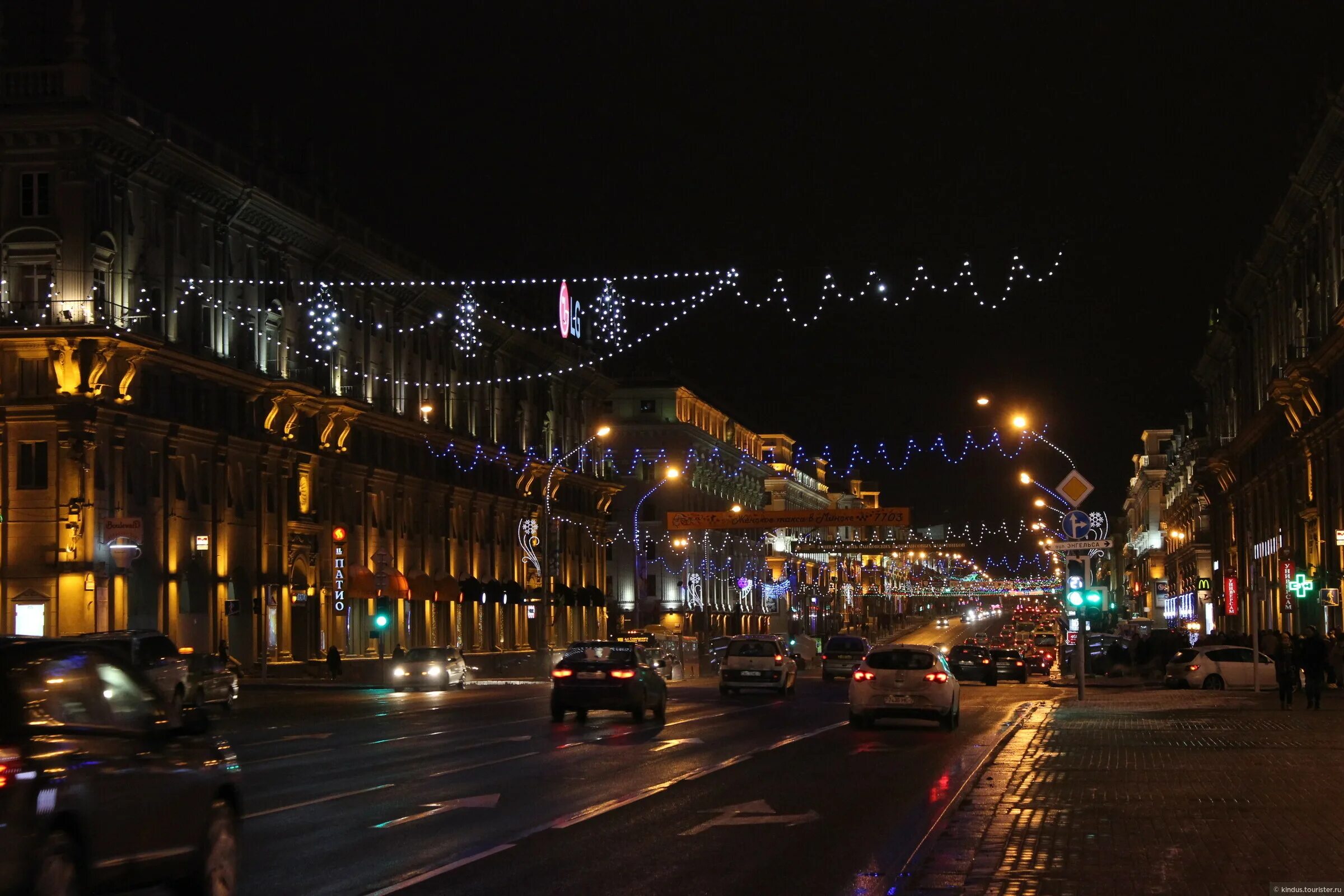 Елка в минске на площади. Иллюминация в минске во сколько. Центральная елка минска 2022. Минск новый год город. Иллюминация в минске во сколько.