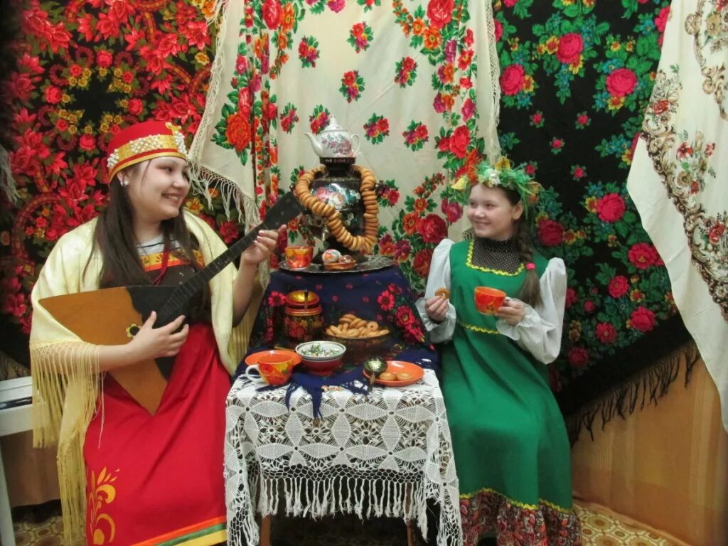 Посиделки на руси. Посиделки видео. Фольклорные посиделки в гостях у самовара. Вечерки посиделки. Посиделки для пожилых людей.