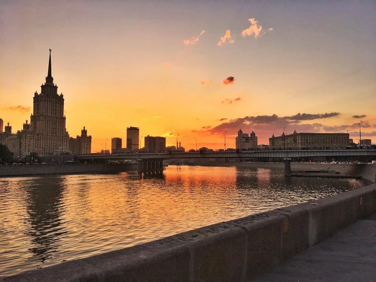 Закат этого учебного заведения. Закат в энгельсе. Кутузовский проспект закат. Закат этого учебного заведения. Закат этого учебного заведения.