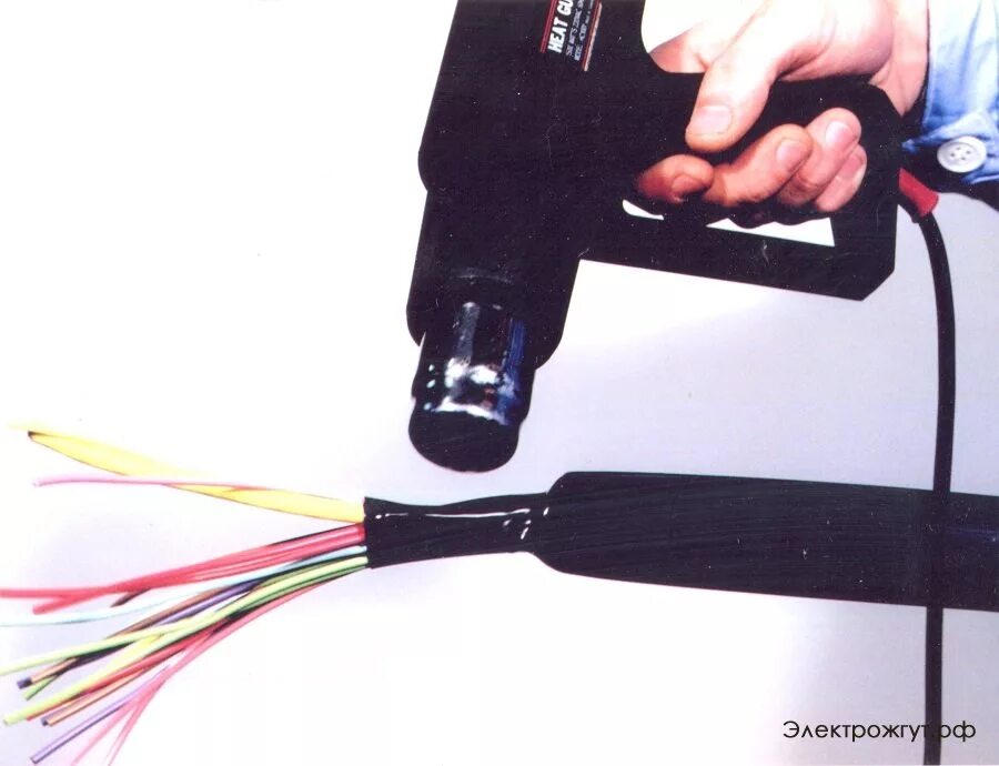 куча проводов. монтаж электрических жгутов. сборка автомобильных жгутов. вязальщик схемных жгутов кабелей и шнуров. жгут проводов.