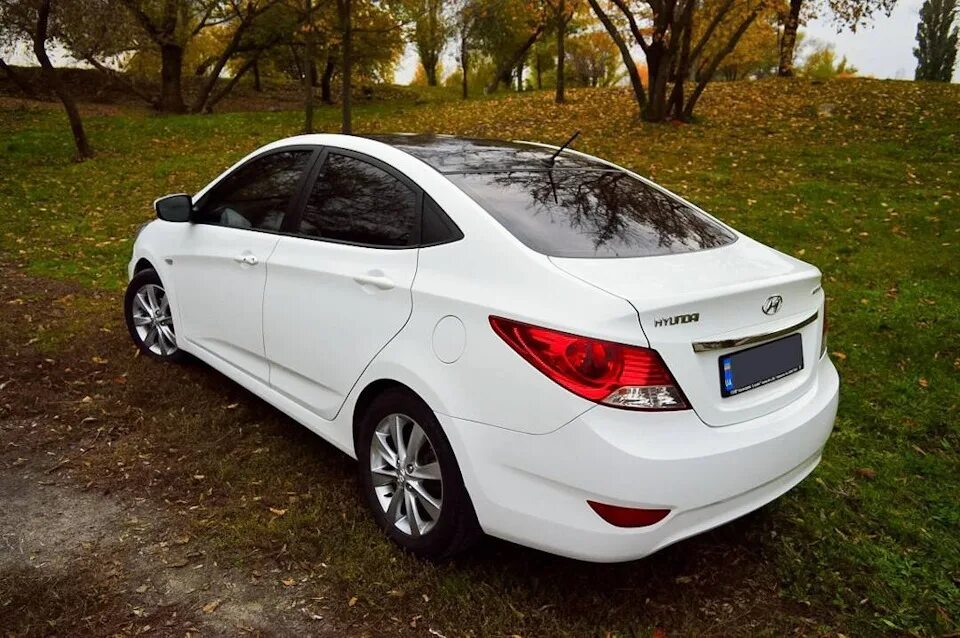 Купить хундай б у спб. Hyundai Accent 2011. Hyundai Accent 2011 белый. Hyundai Accent 2015. Hyundai Accent 2013.