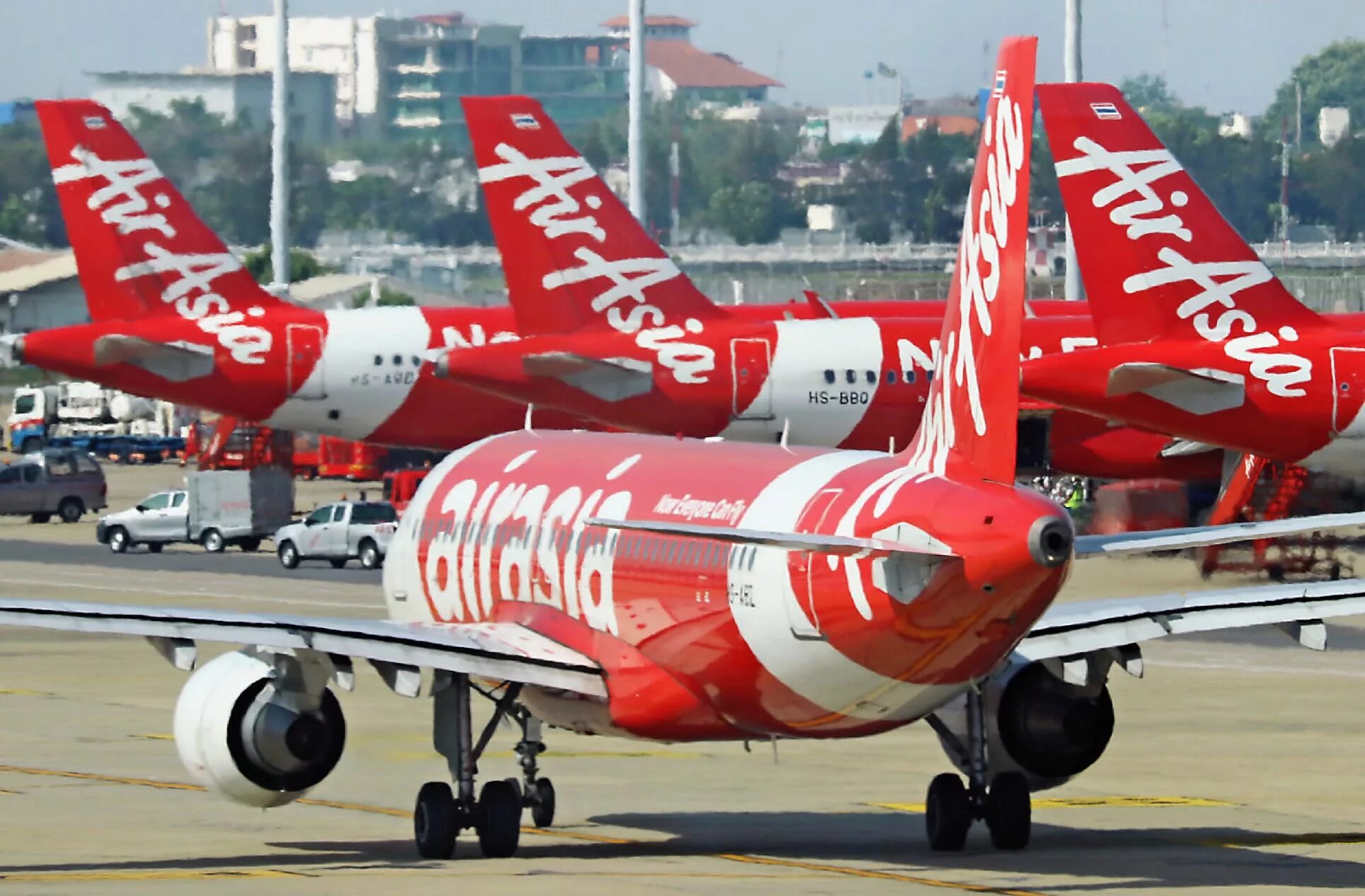 Сайт авиакомпании airasia. Airasia самолеты. Аир асиа. Эйр азия авиакомпания. Индонезия аир азия.