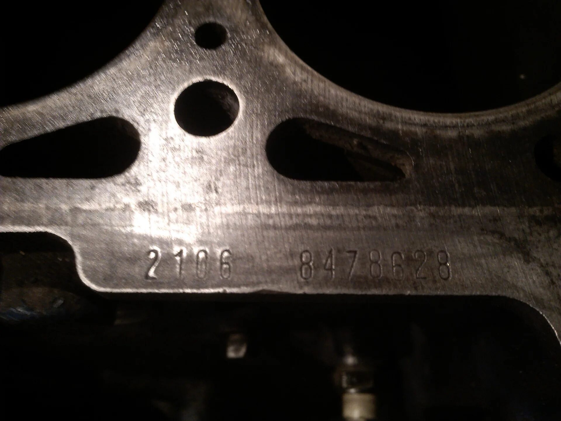 Где находится номер двигателя на 2107. Номер двигателя 2103. Номер ДВС 2106. Номер двигателя на блоке 2103. ВАЗ 2103 номера номер двигателя.