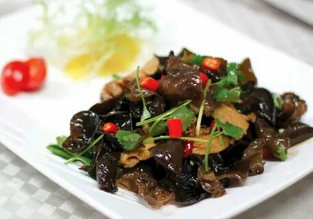 Курица с древесными грибами