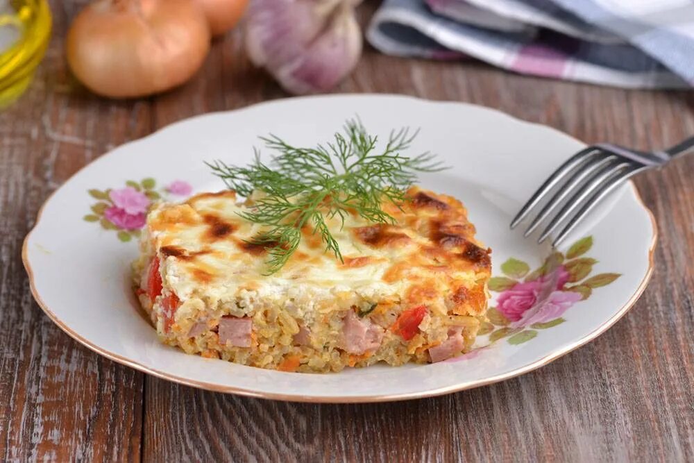 Запеканка пюре фарш помидоры сыр. Гратен с ветчиной. мясная рисовая запеканка. запеканка с ветчиной и сыром. картофельная запеканка с ветчиной и сыром.