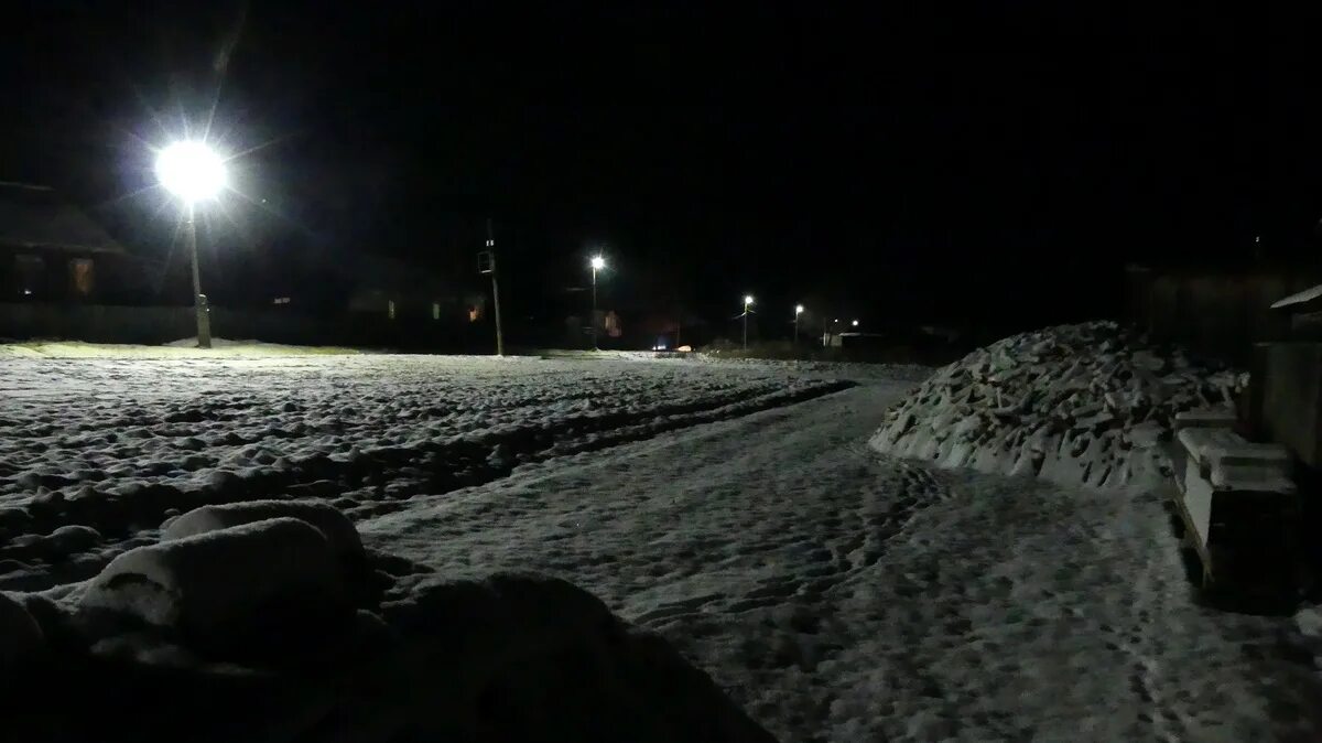 Одинокий человек на улице. Я иду по уругваю ночь хоть выколи глаза. Мы идем по уругваю ночь хоть. Я иду по уругваю. Мы идём по уругваю ночь хоть выколи глаза песня.