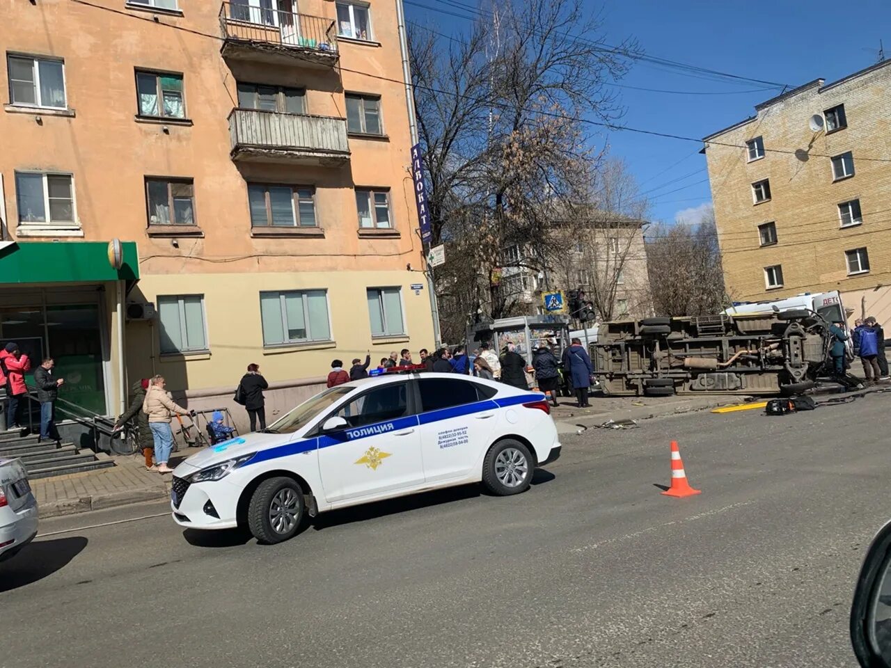 Авария на Волоколамском проспекте Тверь. ДТП на Волоколамском проспекте в Твери. ДТП В Твери на на Тверском проспекте. Волоколамский проспект Тверь авария. После 14 апреля