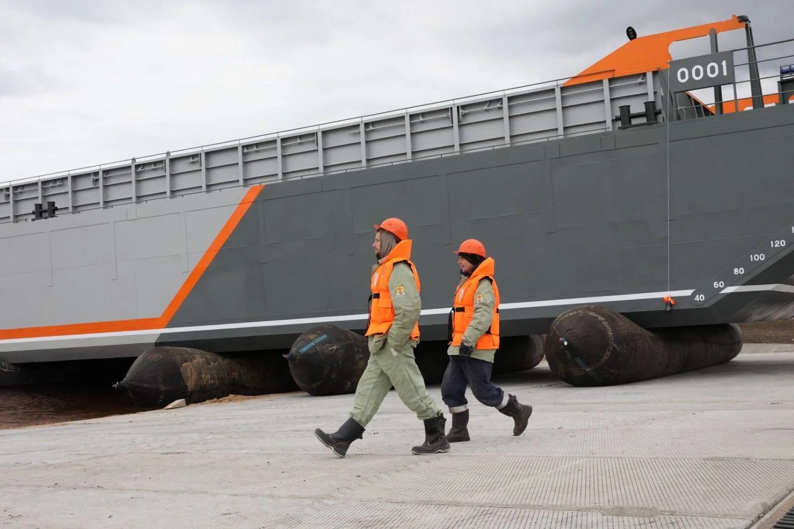 Судостроительный завод череповец. Новый завод в череповце судостроительный. Ул судостроительная 4. Баржа череповец. Судостроительная 7 череповец.