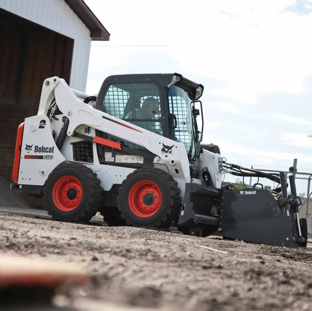 Мини-погрузчик bobcat s70. Минитрактор bobcat. Bobcat t41. Мини погрузчик bobcat. Телескопический погрузчик bobcat.