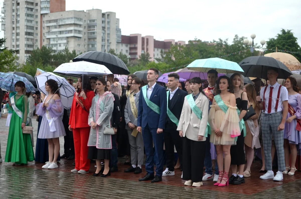 Выпускной 2022 Комсомольск на Амуре. 51 Школа Комсомольск на Амуре. Выпускной 2022 Комсомольск-на Амуре драмтеатр. Парад выпускников 2022 Комсомольске-на-Амуре. Свежие новости комсомольска на амуре сегодня