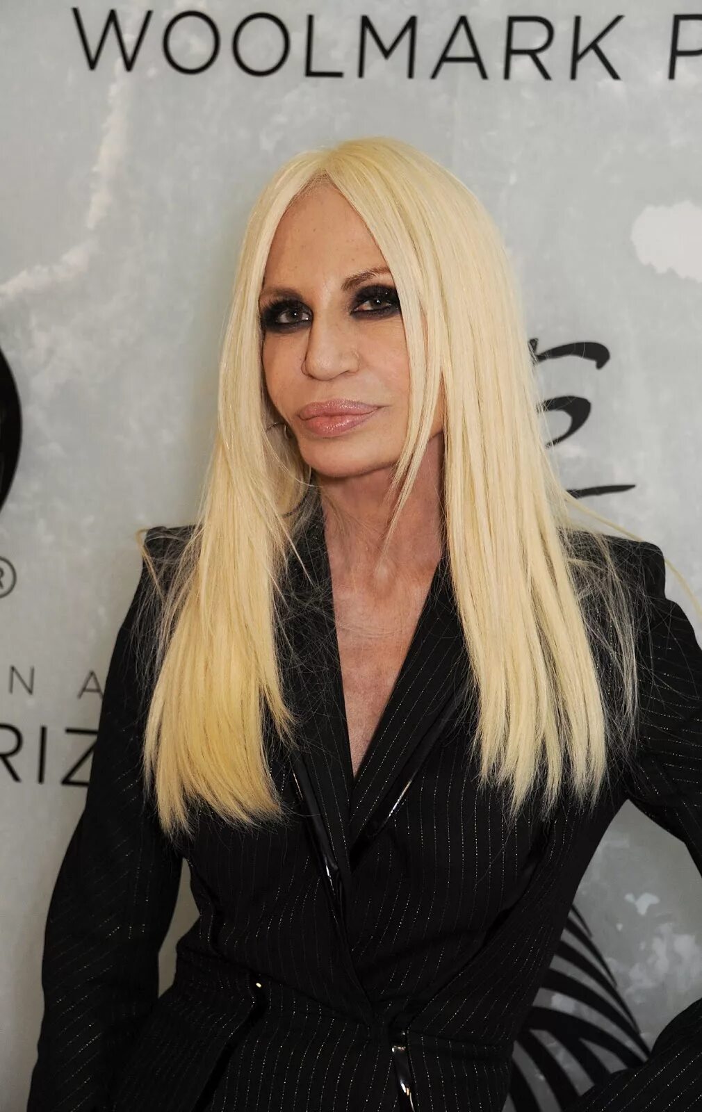 Донателла версаче. Донателла версаче 2020. Версаче донателла версаче. Модельер донателла. Модельер донателла.