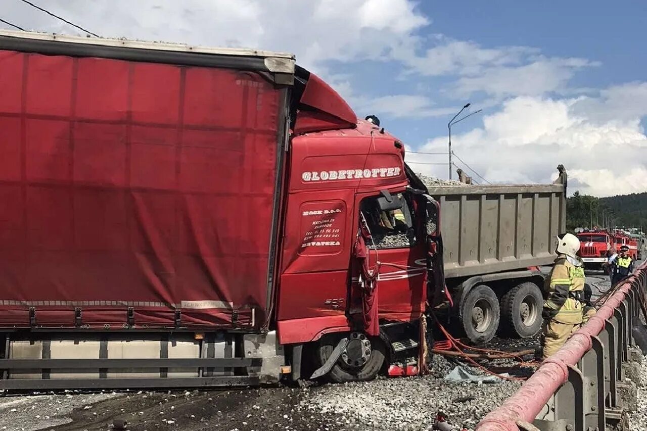 М5 Урал 145км. Грузовик. Фура на трассе. Авария м5 челябинская область