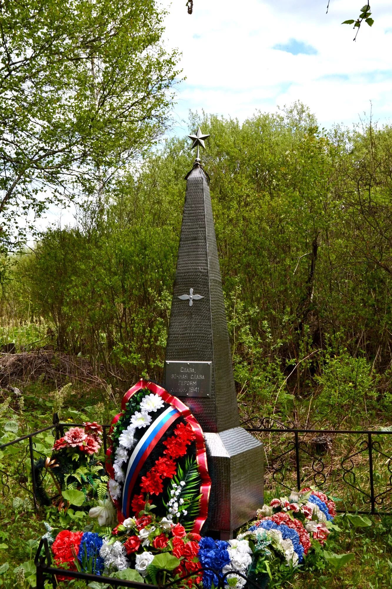 Некоузского муниципального района. Некоузский район Макаровское кладбище. Воинское захоронение в Рассудово. Пос октябрь Некоузский район Ярославская область. Поселок октябрь Некоузского района Ярославской области.