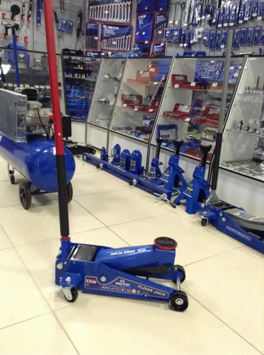 Домкрат стелс 3т подкатной. 9tyt133-03a-b. Домкрат подкатной 3т кинг тони. King tony 9tyt133-03a-b домкрат подкатной 3т низкопрофильный king tony 9tyt133-03a-b. Подкатной низкопрофильный домкрат king tony 3 т 9tyt133-03a-b.