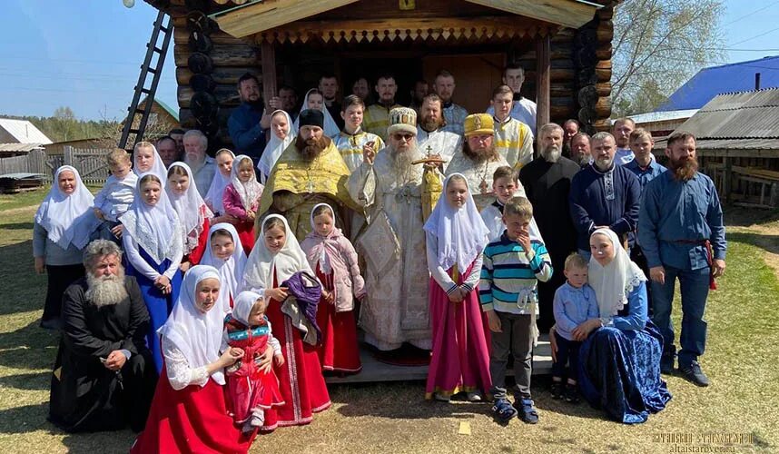 Русская община томск. Поселок Глазово Старообрядческая община. Деревня гарь Томская область староверы. Алтайская староверческая община. Старообрядческая Церковь.