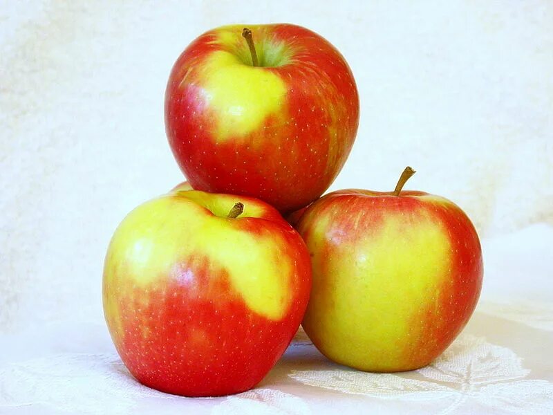 Does she like apples